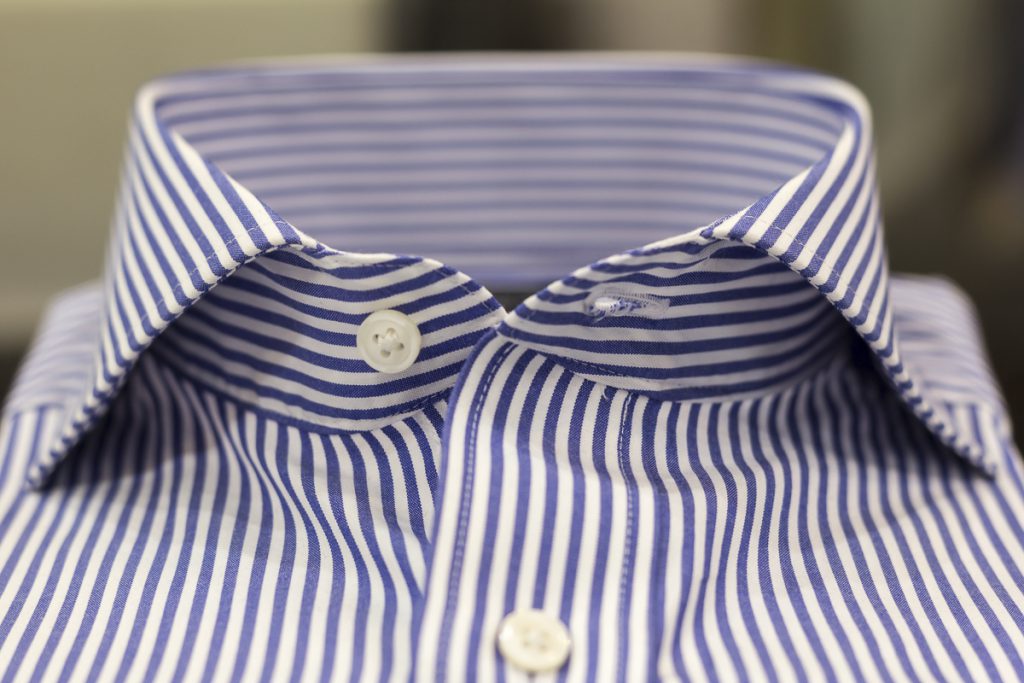 カッタウェイ ノータイ時のエリの開き