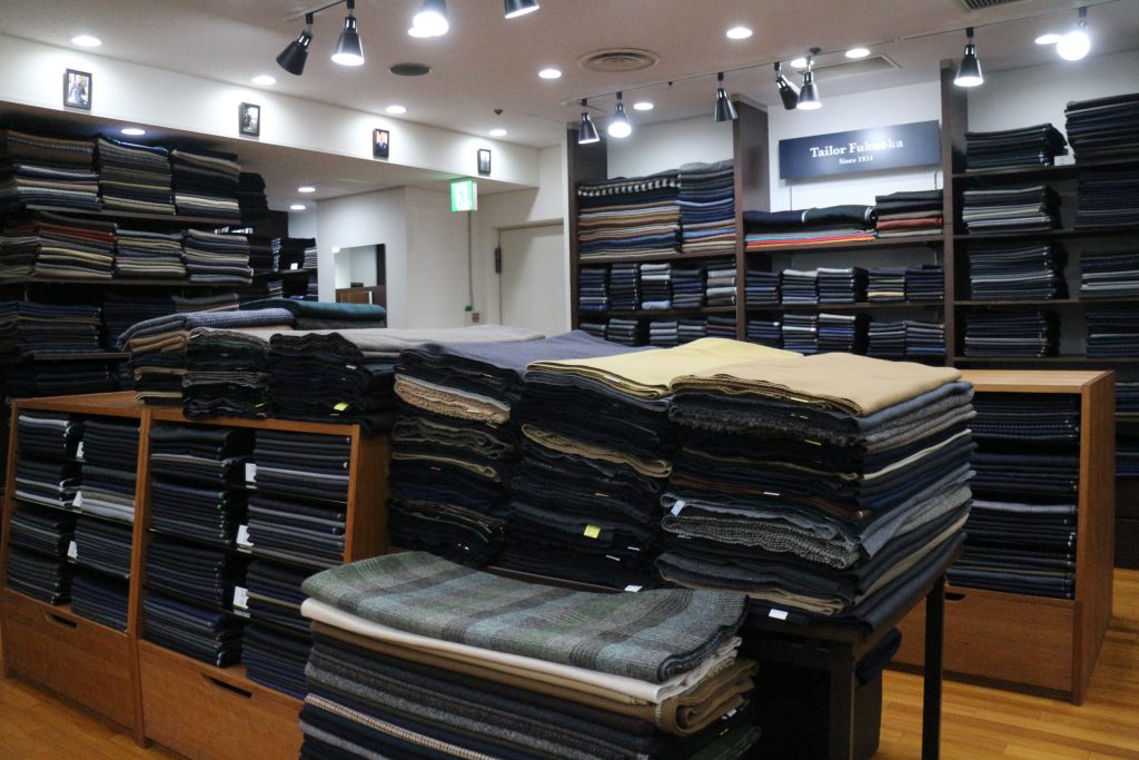 Tailor Fukuoka 新宿店 生地陳列 在庫量6,000着分 店内イメージ